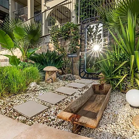 Club Aquarium فندق إتْشميلير